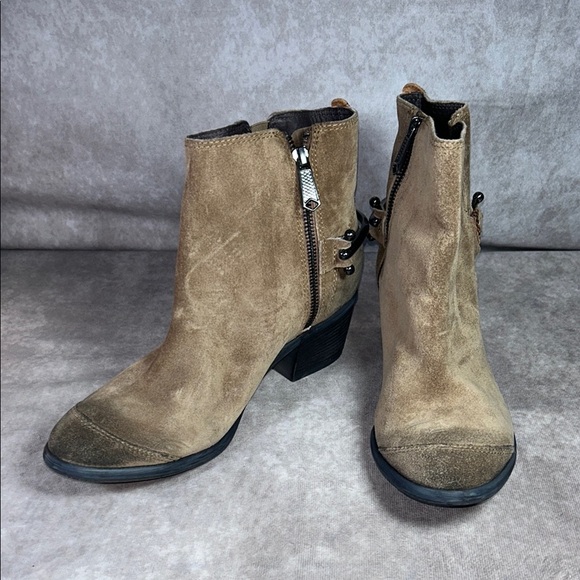 Donald J. Pliner Shoes - EUC Donald J Pliner Western Couture Collection Women US 8M Tan Brown Ankle Boot